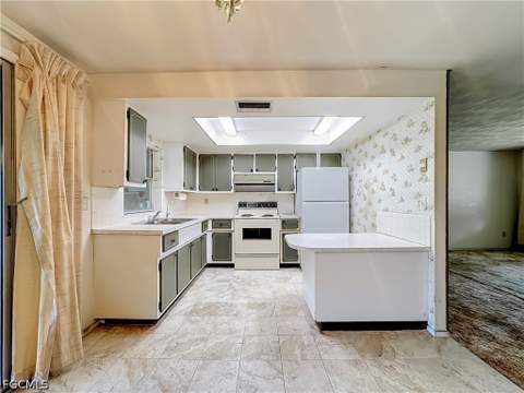 2901 Parkview Dr, Fort Myers FL - photo 7 of 21