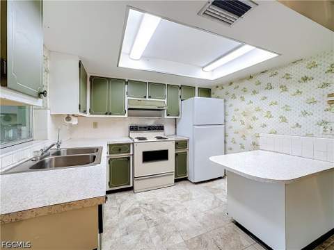 2901 Parkview Dr, Fort Myers FL - photo 8 of 21