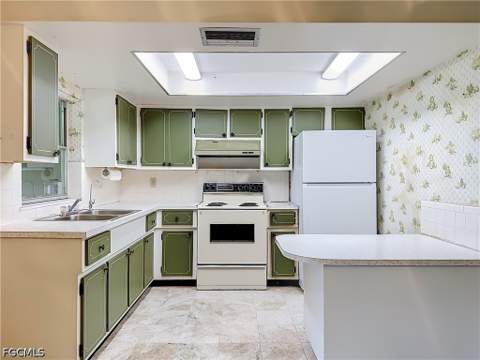 2901 Parkview Dr, Fort Myers FL - photo 9 of 21