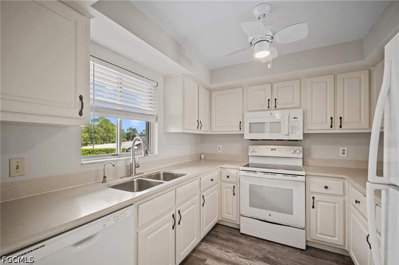 2 bedroom Condominium at 5635 Rattlesnake Hammock Rd 203D, Golf View Manor Condo, Naples — photo 2