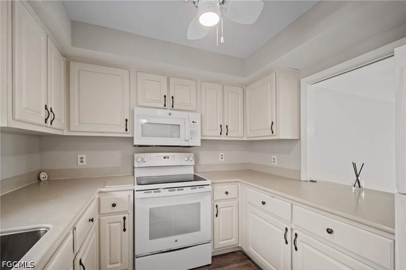 2 bedroom Condominium at 5635 Rattlesnake Hammock Rd 203D, Golf View Manor Condo, Naples — photo 4
