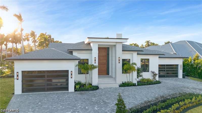 4 bedroom SingleFamilyResidence at 2485 Crayton Rd, Moorings, Naples — photo 1