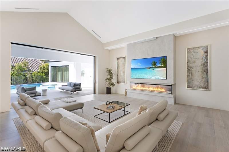 4 bedroom SingleFamilyResidence at 2485 Crayton Rd, Moorings, Naples — photo 4