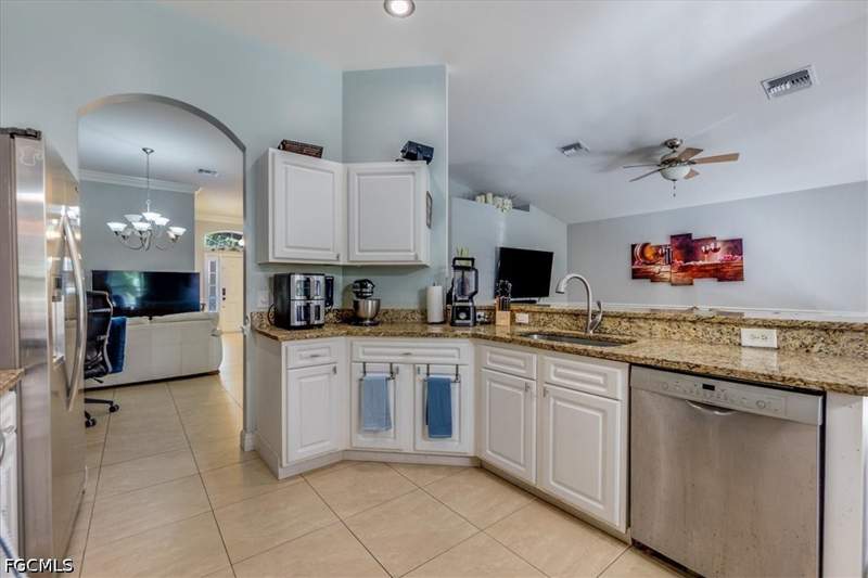 3 bedroom SingleFamilyResidence at 9230 Middle Oak Dr, Lakes At Three Oaks, Fort Myers — photo 5