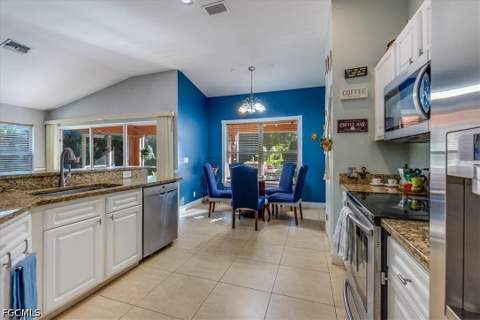 9230 Middle Oak Dr, Fort Myers FL - photo 6 of 36