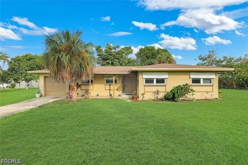 3 bedroom SingleFamilyResidence at 5248 Versaille Ct, Cape Coral, Cape Coral — photo 1