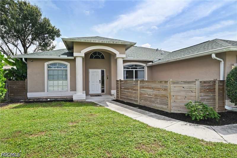3 bedroom SingleFamilyResidence at 17199 Malaga Rd, San Carlos Park, Fort Myers — photo 1