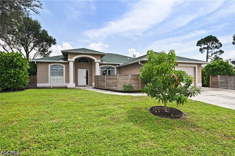 3 bedroom SingleFamilyResidence at 17199 Malaga Rd, San Carlos Park, Fort Myers — photo 2