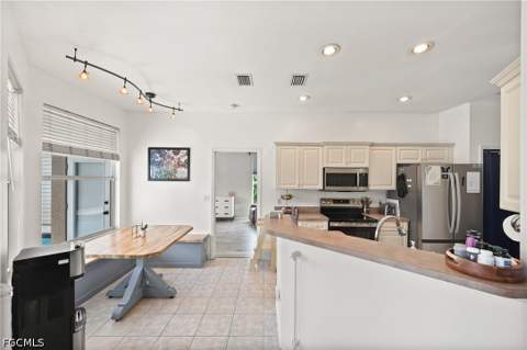 17199 Malaga Rd, Fort Myers FL - photo 7 of 36