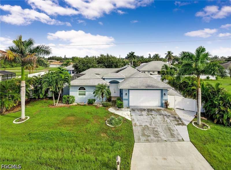 3 bedroom SingleFamilyResidence at 2635 Tropicana Pkwy W, Cape Coral, Cape Coral — photo 3