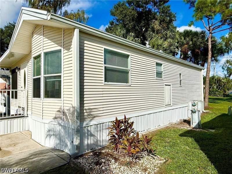 1 bedroom ManufacturedHome at 193 Panther Pass Cir 193, Imperial Wilderness, Naples — photo 3