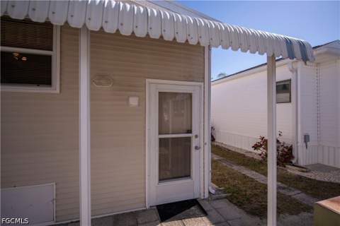 181 Caravan Cir, North Fort Myers FL - photo 20 of 37