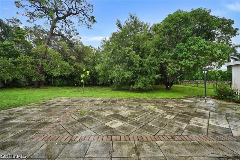 3 bedroom SingleFamilyResidence at 626 Rudder Rd, Moorings, Naples — photo 1