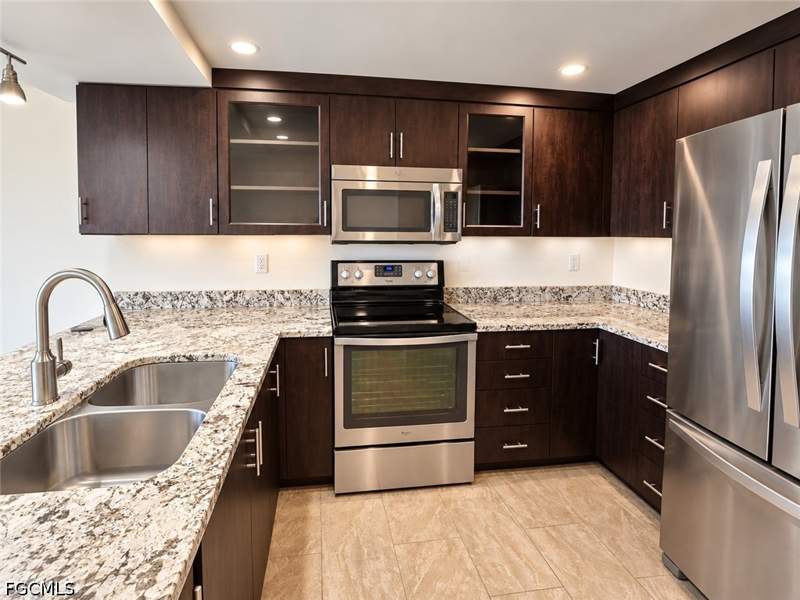 2 bedroom Condominium at 3460 N Key Dr 407, Schooner Bay, North Fort Myers — photo 2
