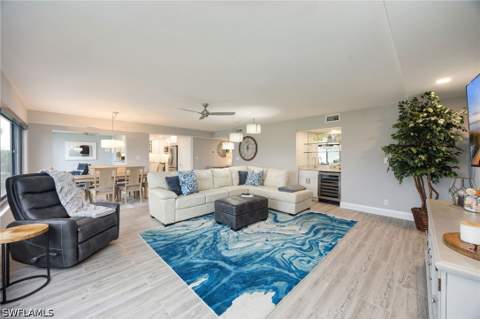 813 Wildwood Ln, Naples FL - photo 6 of 36