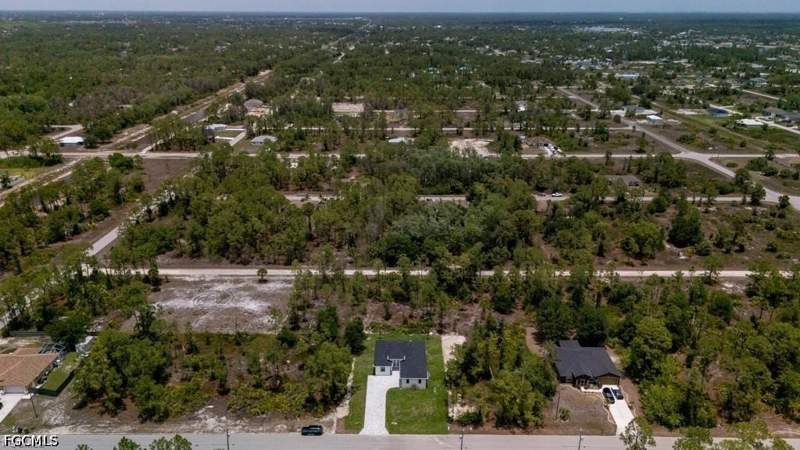 3 bedroom SingleFamilyResidence at 719 Almelia St E, Lehigh Acres, Lehigh Acres — photo 3