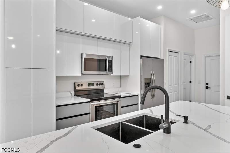 3 bedroom SingleFamilyResidence at 2704 E 15th St, Lehigh Acres, Lehigh Acres — photo 4