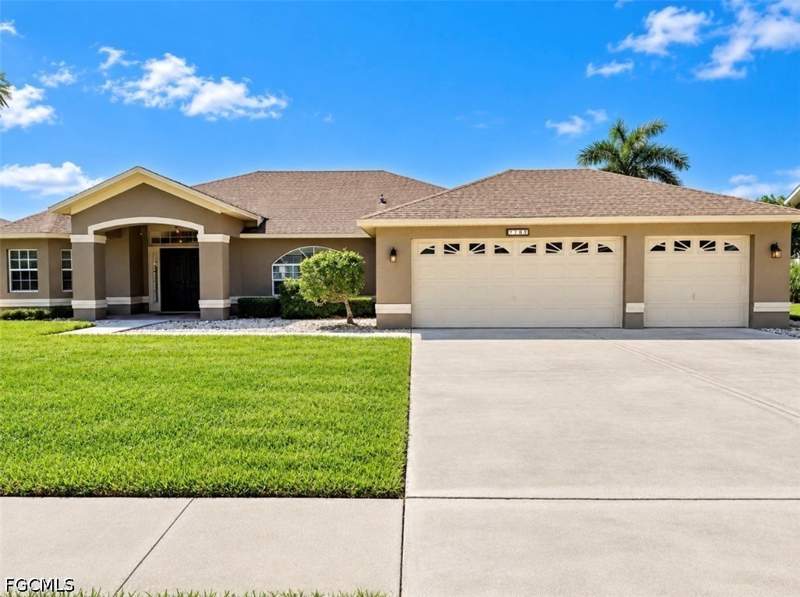 4 bedroom SingleFamilyResidence at 738 Milwaukee Blvd, Mirror Lake Estates, Lehigh Acres — photo 2
