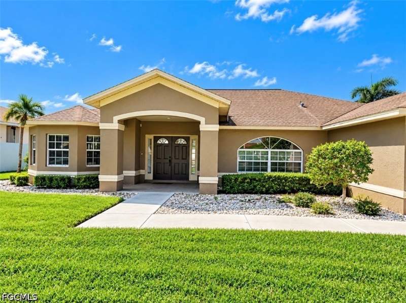 4 bedroom SingleFamilyResidence at 738 Milwaukee Blvd, Mirror Lake Estates, Lehigh Acres — photo 3