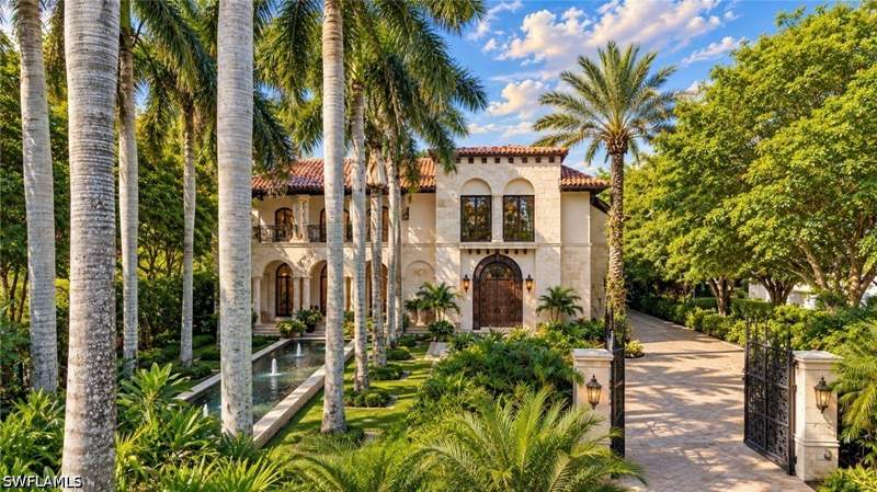 5 bedroom SingleFamilyResidence at 3200 Green Dolphin Ln, Port Royal, Naples — photo 2
