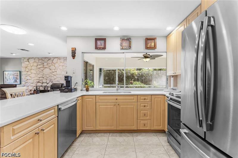 3 bedroom SingleFamilyResidence at 15889 Shadow Run Ct, Briarcliff, Fort Myers — photo 2