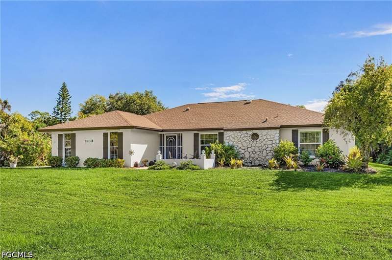 3 bedroom SingleFamilyResidence at 15889 Shadow Run Ct, Briarcliff, Fort Myers — photo 3