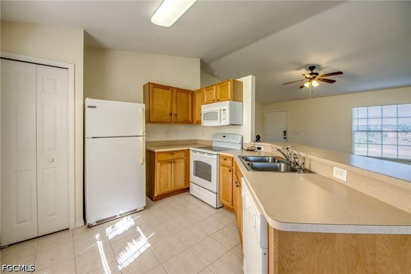 3 bedroom SingleFamilyResidence at 516 NW 26th Ter, Cape Coral, Cape Coral — photo 3