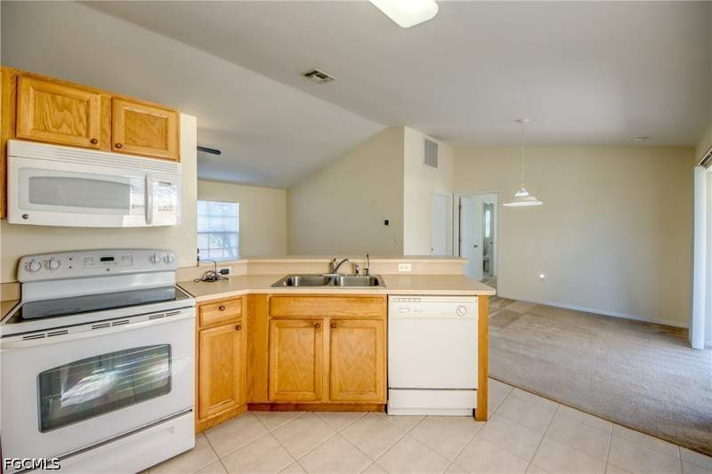 3 bedroom SingleFamilyResidence at 516 NW 26th Ter, Cape Coral, Cape Coral — photo 5