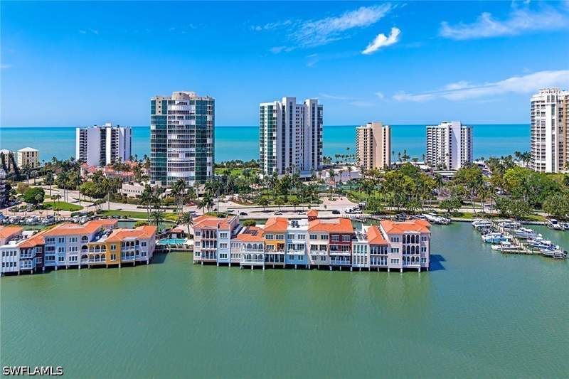 2 bedroom Attached at 4000 Gulf Shore Blvd N 2700, Venetian Villas, Naples — photo 3