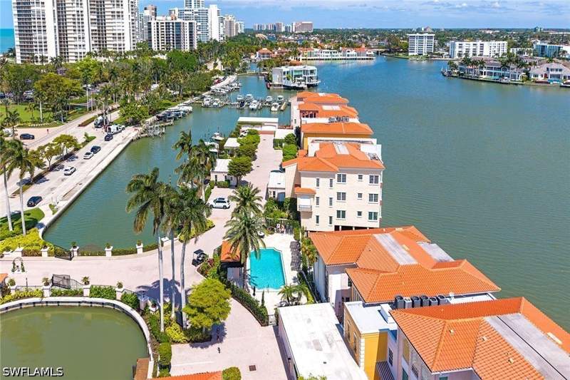 2 bedroom Attached at 4000 Gulf Shore Blvd N 2700, Venetian Villas, Naples — photo 5