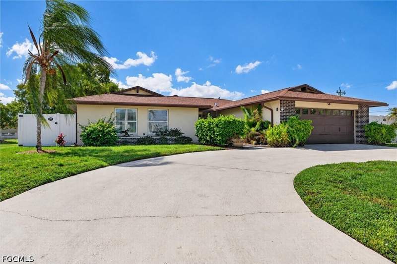 3 bedroom SingleFamilyResidence at 726 SW 51st Ter, Cape Coral, Cape Coral — photo 2