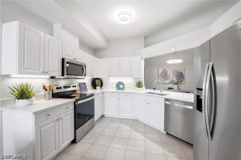 1505 Clermont Dr 102, Naples FL - photo 9 of 22