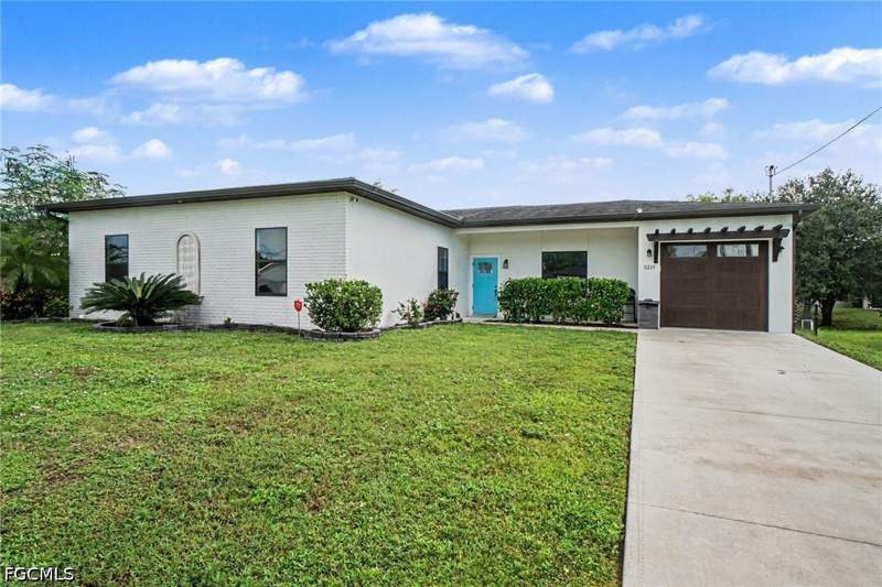 4 bedroom SingleFamilyResidence at 3219 Vera Ct, Lehigh Acres, Lehigh Acres — photo 2