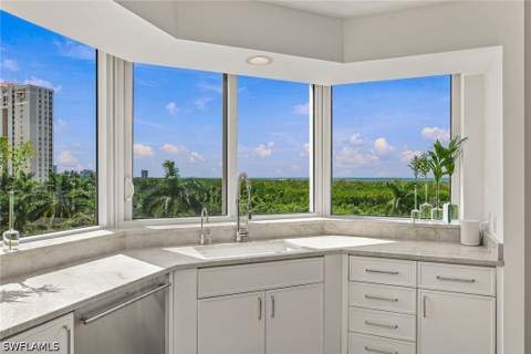 6597 Nicholas Blvd 601, Naples FL - photo 8 of 39