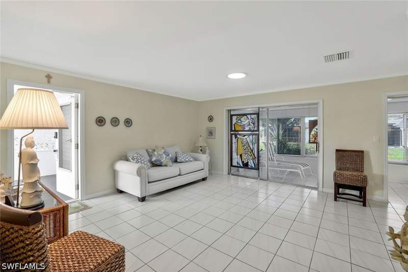 2 bedroom Detached at 9 Hackney Ln A34, Royal Park Villas, Naples — photo 3