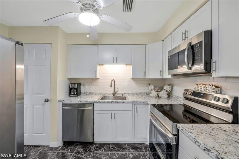 2 bedroom Detached at 9 Hackney Ln A34, Royal Park Villas, Naples — photo 5