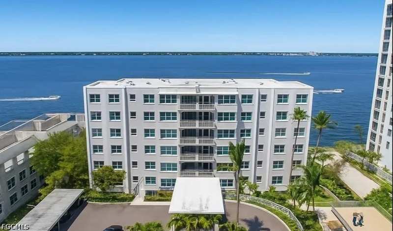 2 bedroom Condominium at 1900 Clifford St 603, Riverside, Fort Myers — photo 1