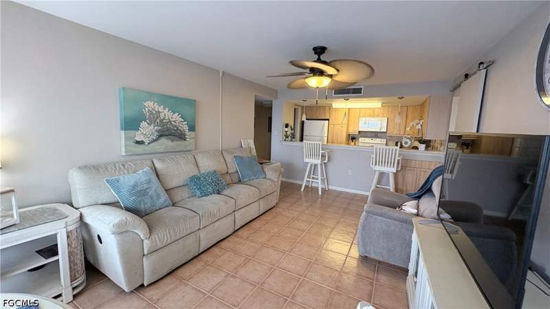 2 bedroom Condominium at 1900 Clifford St 603, Riverside, Fort Myers — photo 4