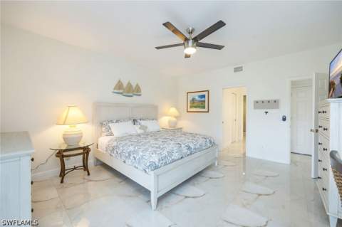 780 Waterford Dr 101, Naples FL - photo 12 of 24