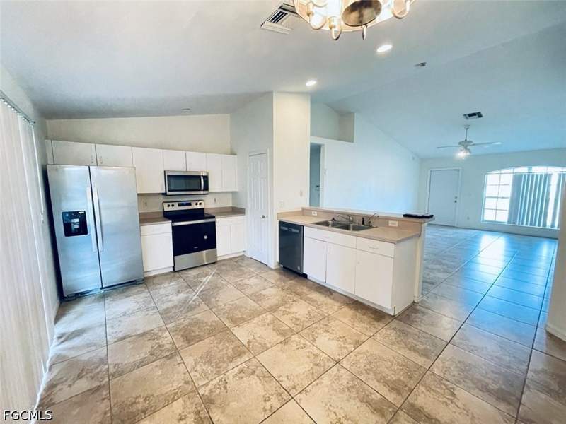 3 bedroom SingleFamilyResidence at 5557 Benton St, Lehigh Acres, Lehigh Acres — photo 4
