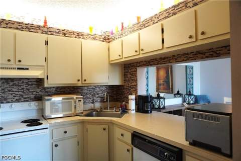 4701 Lakeside Club Blvd 19, Fort Myers FL - photo 8 of 26