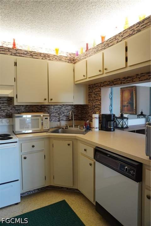 4701 Lakeside Club Blvd 19, Fort Myers FL - photo 9 of 26