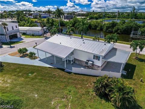 11390 Azalea Ln, Fort Myers Beach FL - photo 12 of 38