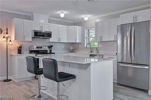 11390 Azalea Ln, Fort Myers Beach FL - photo 6 of 38