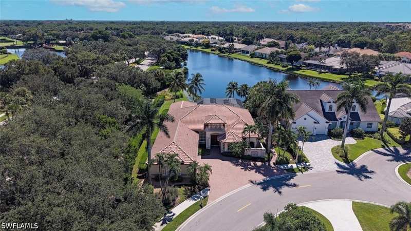 4 bedroom SingleFamilyResidence at 915 Spanish Moss Trl, Gables, Naples — photo 1
