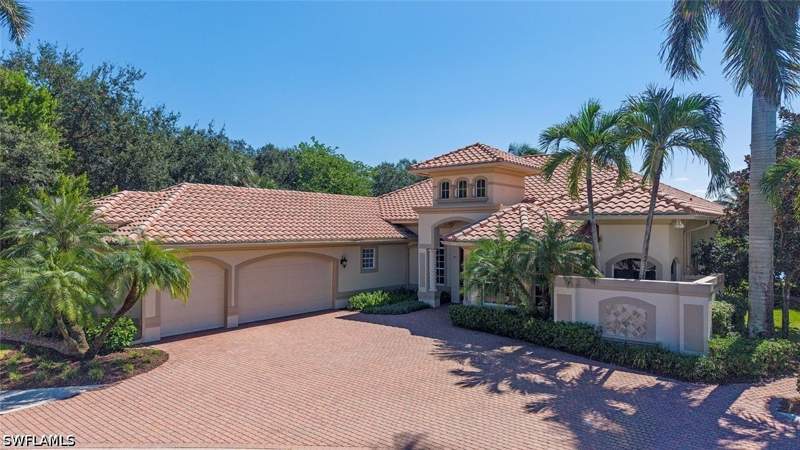 4 bedroom SingleFamilyResidence at 915 Spanish Moss Trl, Gables, Naples — photo 2