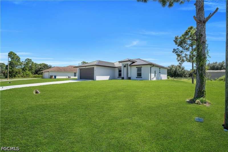 3 bedroom SingleFamilyResidence at 13 W 9th St, Lehigh Acres, Lehigh Acres — photo 1