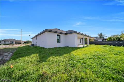1120 NE 15th St, Cape Coral FL - photo 7 of 20