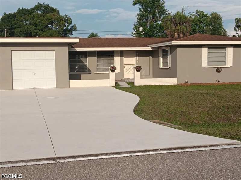 2 bedroom SingleFamilyResidence at 2244 Parkview Dr, Fort Myers Shores, Fort Myers — photo 1