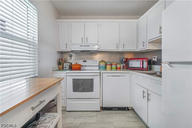 2 bedroom Condominium at 1580 Pine Valley Dr 414, Seven Lakes, Fort Myers — photo 2